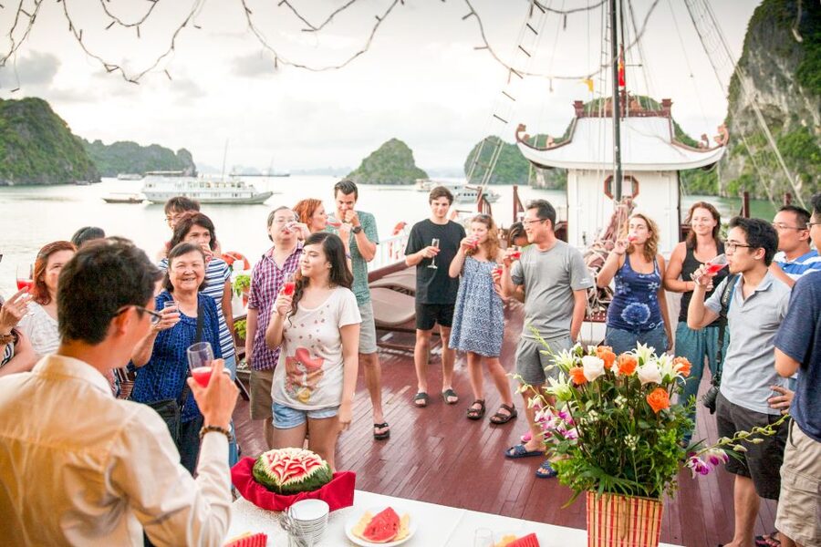 2-Day Royal Palace Ha Long Bay & Ti Top Island Cruise - Who Should Book This Cruise?