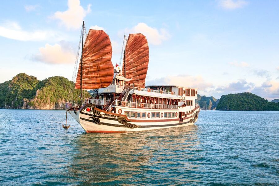 2-Day Royal Palace Ha Long Bay & Ti Top Island Cruise - From Hanoi to Tuan Chau Port