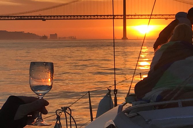 2 Hour Lisbon Sunset and Wine Sailing Tour - Setting Sail From Alcântara