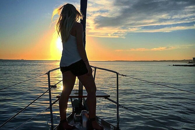 2 Hour Lisbon Sunset and Wine Sailing Tour - Portuguese Wine, Conversation, and Simple Comfort
