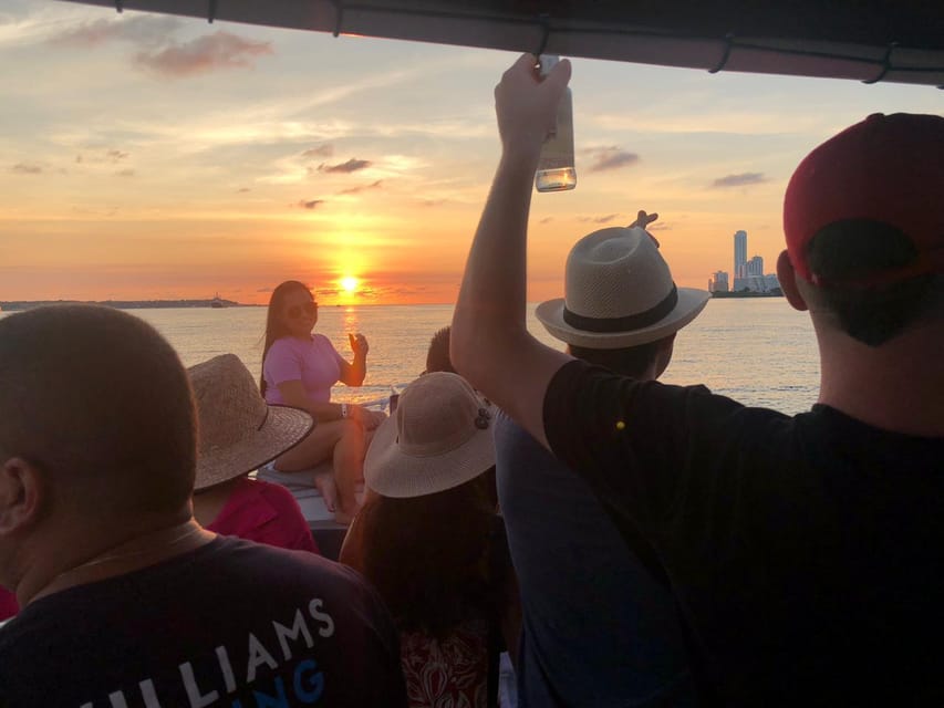 2-hour tour in Cartagena Sunset View in party boat - What is included at the open bar