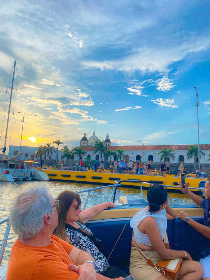 2-hour tour in Cartagena Sunset View in party boat - Music, dancing, and the role of the entertainer