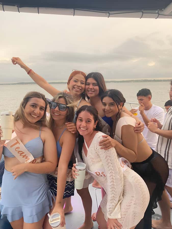 2-hour tour in Cartagena Sunset View in party boat - Price, group size, and overall value