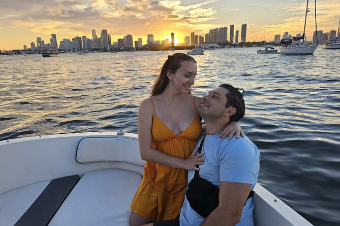2 hrs Miami Private Boat Tour with Cooler, Ice, Bluetooth Stereo - Families, children, and service animals