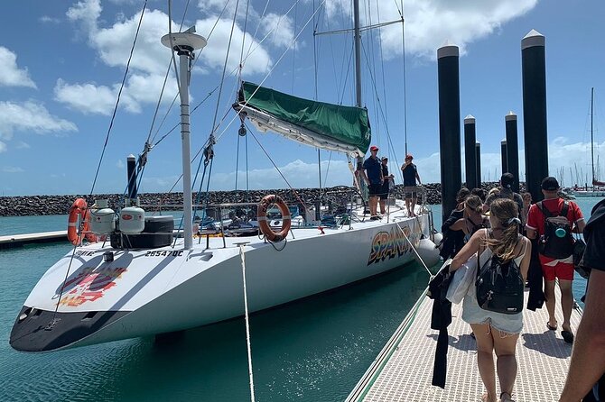 2-Night Whitsundays Sailing Cruise incl. Whitehaven Beach & Great Barrier Reef - Whitehaven Beach and the Whitsunday islands