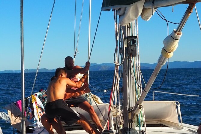 2-Night Whitsundays Sailing Cruise incl. Whitehaven Beach & Great Barrier Reef - Life aboard Spank Me for two nights