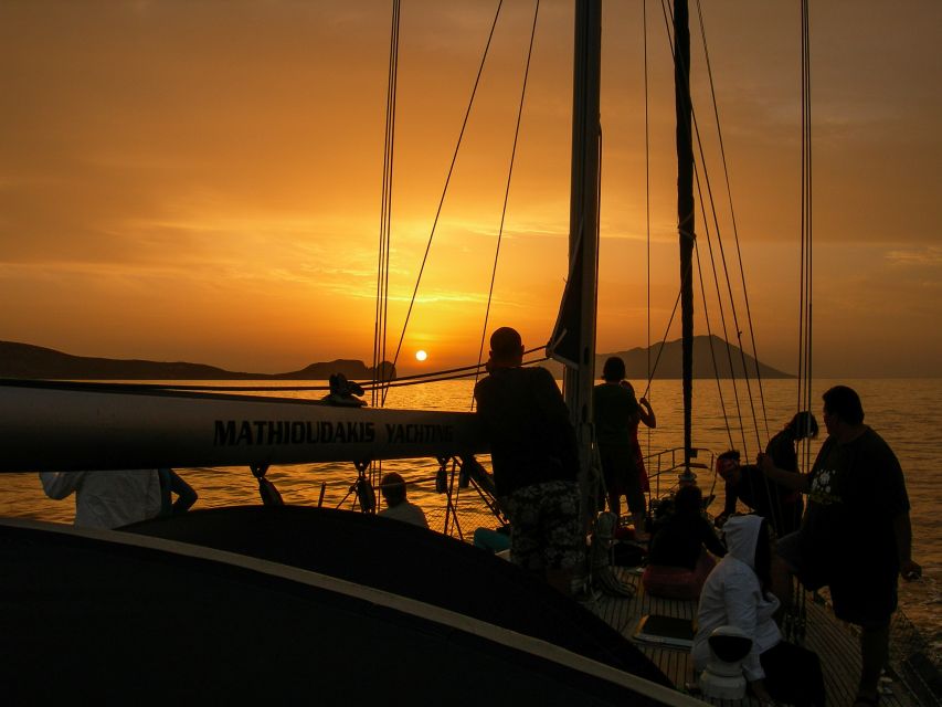 Adamas: Milos & Polyaigos Full-Day Sailboat Tour with Lunch - Why seeing Milos by boat makes sense