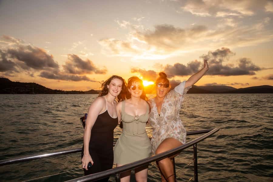 Airlie Beach: 2-Hour Sunset Cruise with Sparkling Wine - Why this short cruise works well at sunset