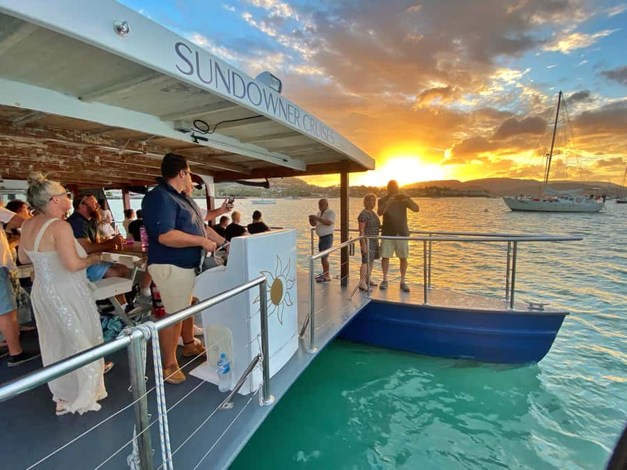 Airlie Beach: 2-Hour Sunset Cruise with Sparkling Wine - A calm evening or a small floating party