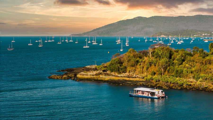 Airlie Beach: 2-Hour Sunset Cruise with Sparkling Wine - From Coral Sea Marina to Pioneer Bay