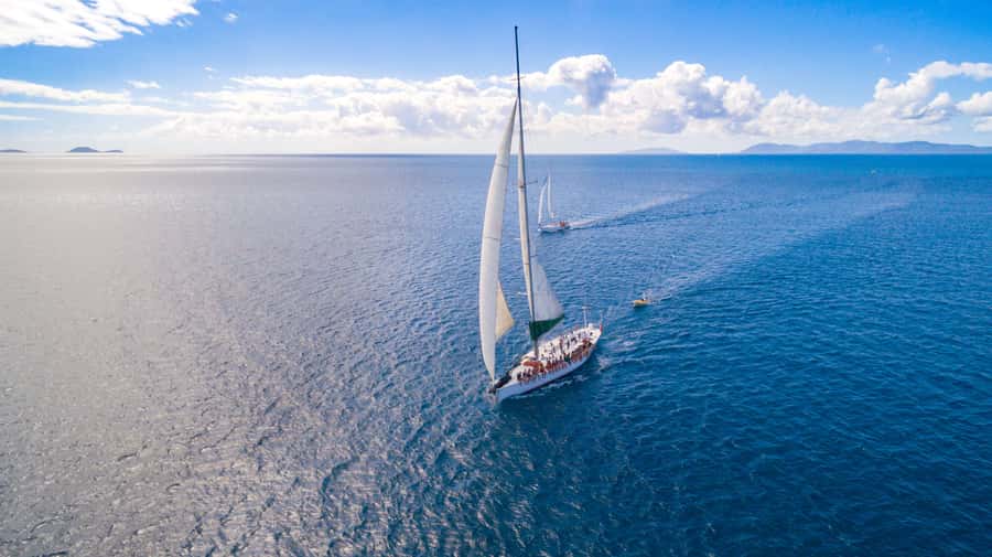 Airlie Beach: 2-Night Whitsundays Sailing Trip with Meals - Whitehaven Beach and Hill Inlet before the crowds