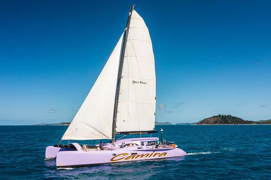 Airlie Beach: Whitsundays Full-Day Camira Sailing Adventure - Sailing past the Whitsunday Islands