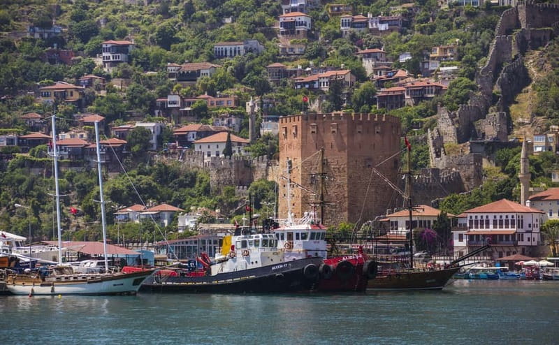 Alanya: Party Pirate Boat Trip w/Meal, Drinks, Pickup Option - Lunch: chicken, pasta, salad, and a free soft drink