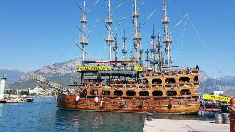 Alanya: Pirate Boat Party with Foam, Disco, Lunch & Drinks - Swimming near Cleopatra Beach and the Red Tower