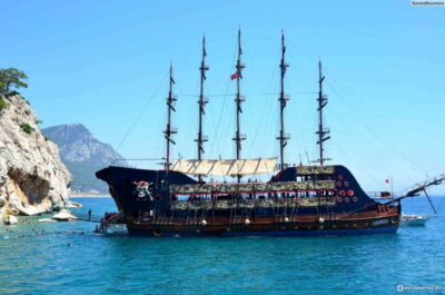 Pirate Boat Party with Foam, Disco, Lunch & Drinks