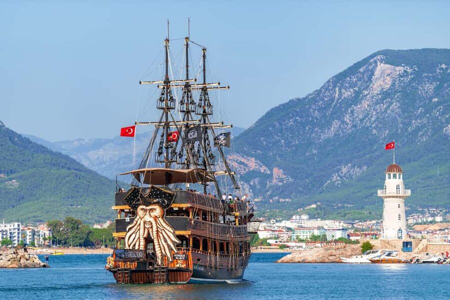 Alanya: Pirate Boat with Transfer, Lunch & Unlimited Drinks - Key points before you book