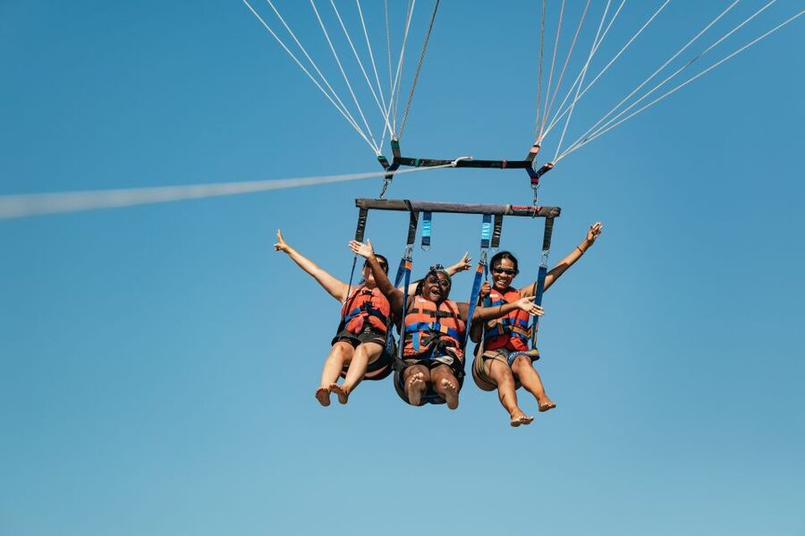Albufeira: Parasailing Boat Trip - Best for families, groups, and first-time flyers