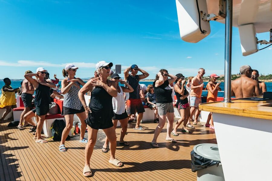 Albufeira: Sightseeing Cruise with Beach BBQ and Open Bar - A BBQ with seafood, meat, salads, and fruit