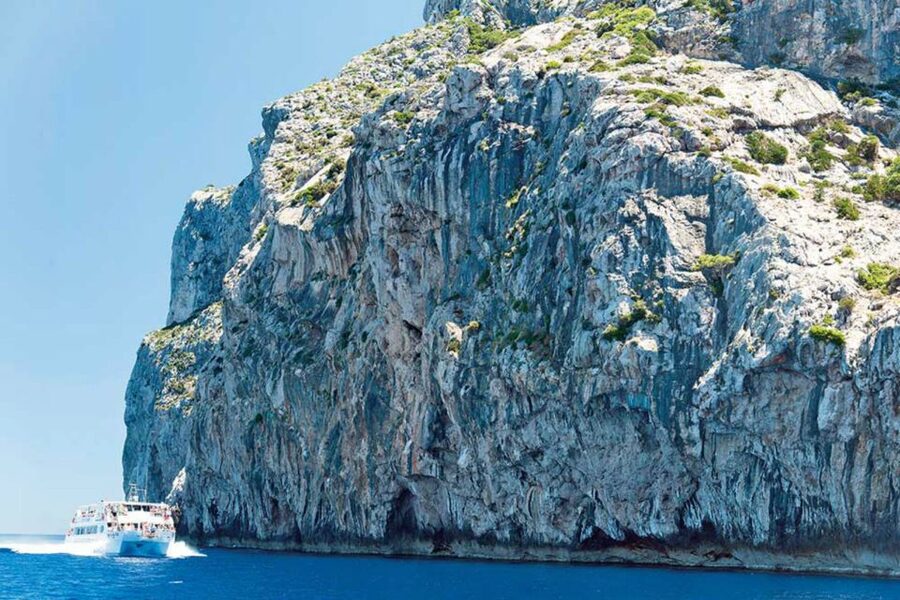 Alcudia: Boat Trip to Cap de Formentor and Formentor - The 40-minute view toward Coll Baix