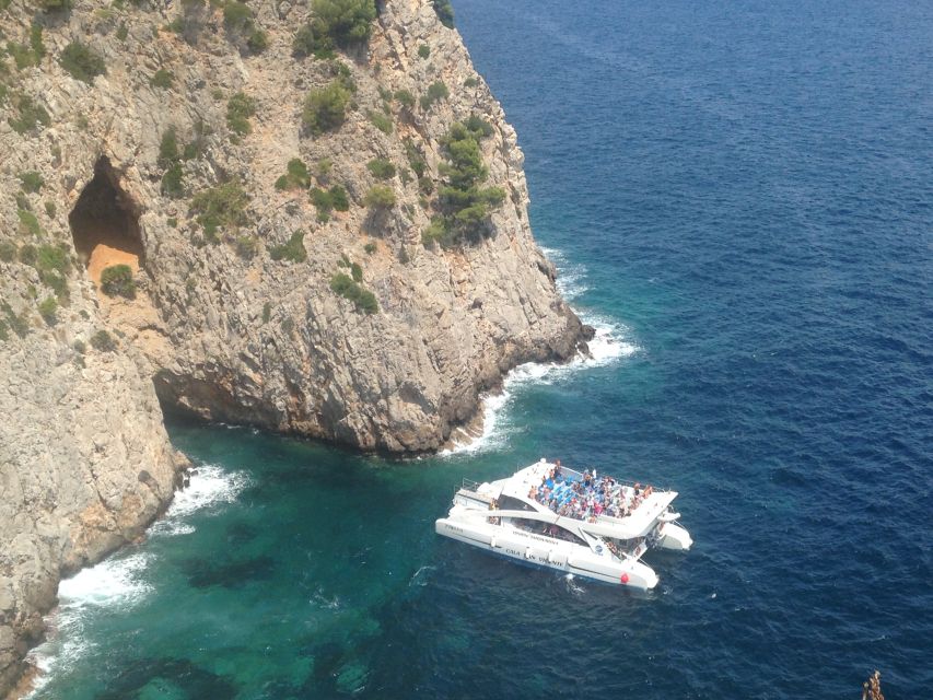 Alcudia: Boat Trip to Cap de Formentor and Formentor - Seeing Cap de Formentor and its famous lighthouse
