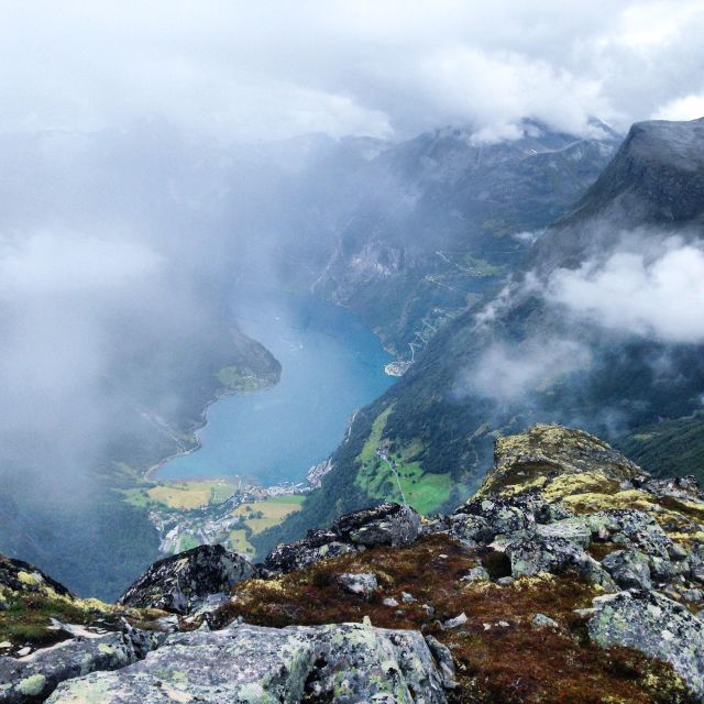 Ålesund: Geirangerfjord Scenic Cruise & Village Visit - The return trip shows a different side of the fjords