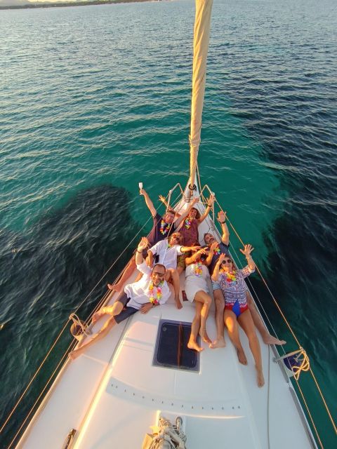 Alghero: Sunset Sailing Aperitif Experience - Sailing across Alghero Bay