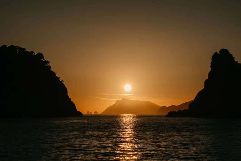 Amalfi Coast: Sunset Boat Tour with Fruit & Drinks - Prosecco, limoncello, fruit, and music