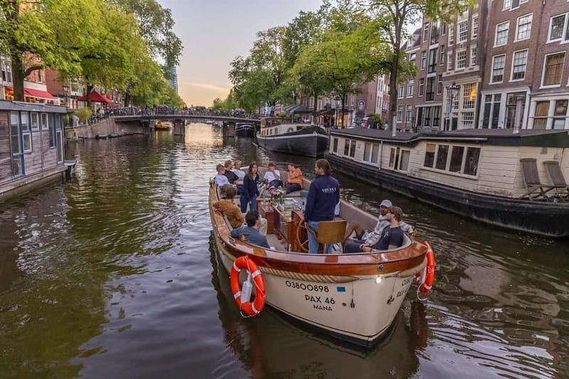 Amsterdam: 2-Hour Luxury Canal Cruise with Snacks & Drinks - Who will enjoy this canal cruise most