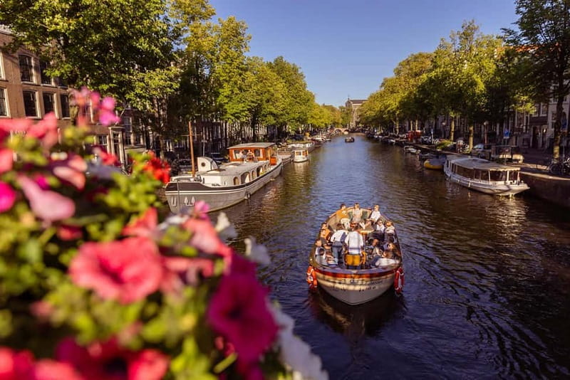 Amsterdam: 2-Hour Luxury Canal Cruise with Snacks & Drinks - Why two hours works better than the standard canal ride