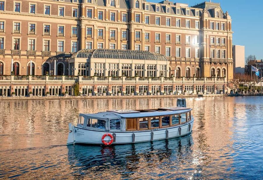 Amsterdam: 2-Hour Luxury Canal Cruise with Snacks & Drinks - Boarding at d’Vijff Vlieghen on Keizersgracht