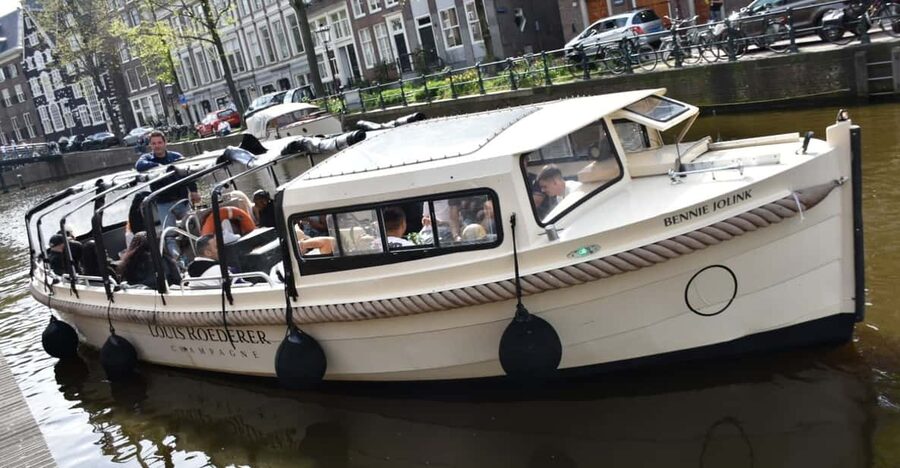 Amsterdam: 420 Smoke-Friendly Boat Tour - What this Amsterdam smoke boat is really like