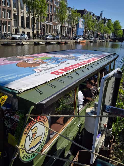 Amsterdam: 420 Smoke-Friendly Boat Tour - A relaxed crew, not a formal guide