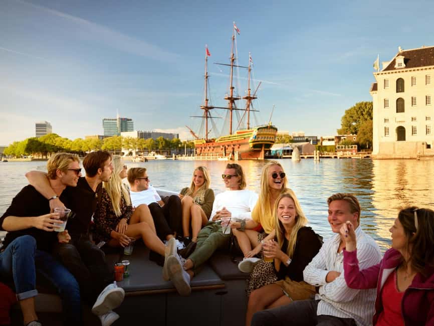 Amsterdam: 90 min Cruise with Local Guide & Unlimited Drinks - Why Amsterdam works best from a low electric boat