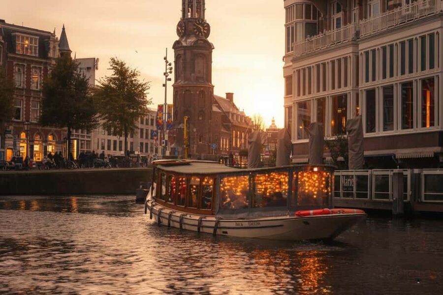 Amsterdam: 90 min Cruise with Local Guide & Unlimited Drinks - What the guide adds to the ride