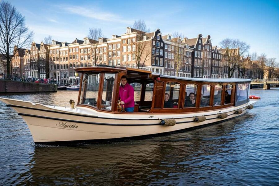Amsterdam: 90 min Cruise with Local Guide & Unlimited Drinks - Starting points and finding the pink crew