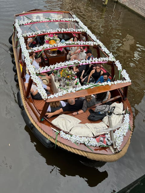 Amsterdam: Boat Tour with Optional Unlimited Drinks - Open-air views or a covered glass roof