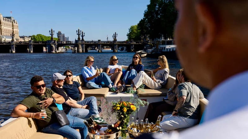 Amsterdam: Canal Cruise in Open Boat with Drink Option - Key details before you reserve