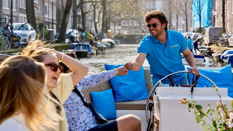 Amsterdam: Canal Cruise in Open Boat with Drink Option - What the skipper adds to the ride