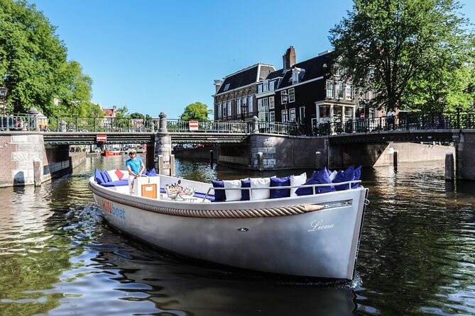 Amsterdam Canal Cruise in Open Boat with Unlimited Drinks Option - Is the unlimited-drinks option worth the extra cost?