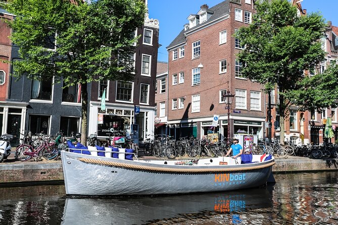 Amsterdam Canal Cruise in Open Boat with Unlimited Drinks Option - Group size, comfort, and practical details