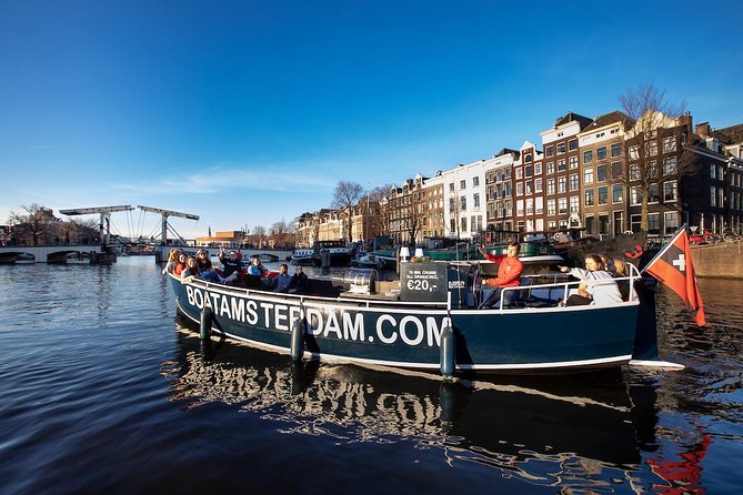 Amsterdam Canal Cruise With Live Guide and Unlimited Drinks - Why a canal cruise is the smart way to see Amsterdam