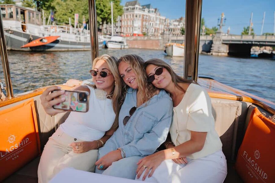 Amsterdam: Classic Saloon Boat Cruise with Cheese & Wine - Groenburgwal, the Dancing Houses, and Herengracht