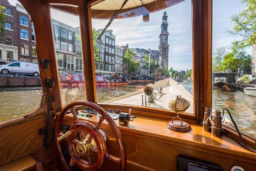 Amsterdam: Classic Saloon Boat Cruise with Cheese & Wine - Guides who make the hour work