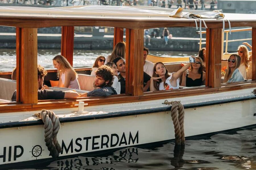 Amsterdam: Classic Saloon Boat Cruise with Cheese & Wine - Boat comfort, seating, and practical limits
