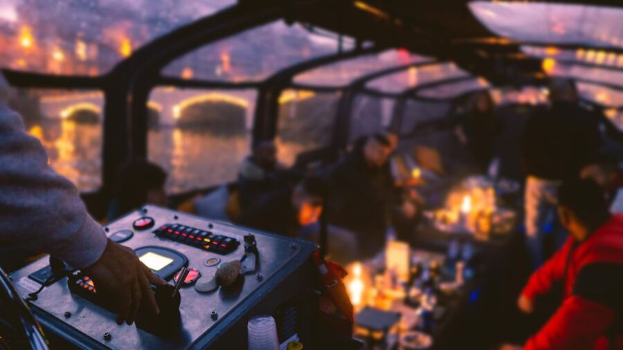 Amsterdam: Covered Canal Booze Cruise with Unlimited Drinks - Boarding near Amstel 178 or Oudezijds Voorburgwal 230