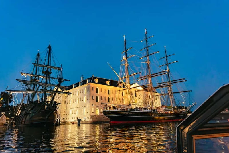 Amsterdam: Cozy Cheese & Wine Cruise Tasting Experience - Houseboats and the Maritime Museum