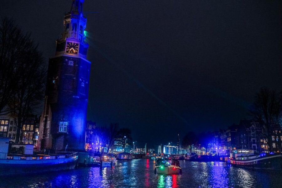 Amsterdam: Evening Candle Light Cruise With Wine & Cheese - Who should book this cruise