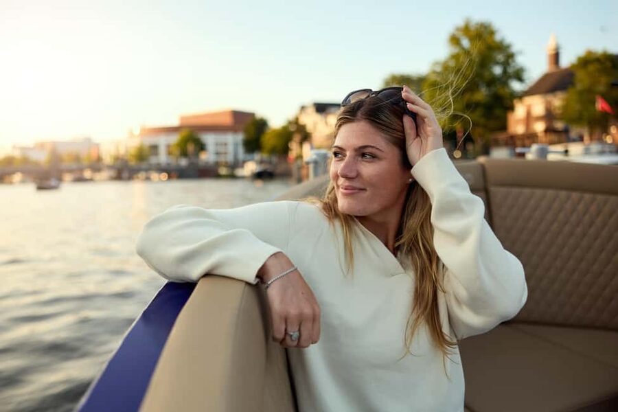 Amsterdam: Evening Candle Light Cruise With Wine & Cheese - What the evening feels like on the water