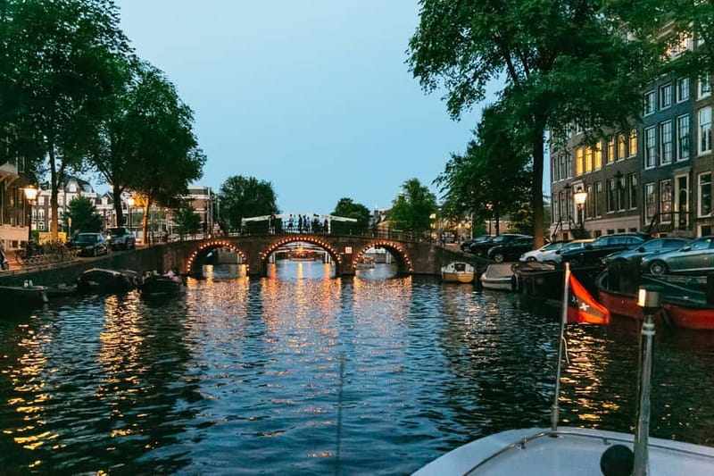 Amsterdam: Evening Cruise with Optional Wine and Snacks - The audio guide and live captain comments