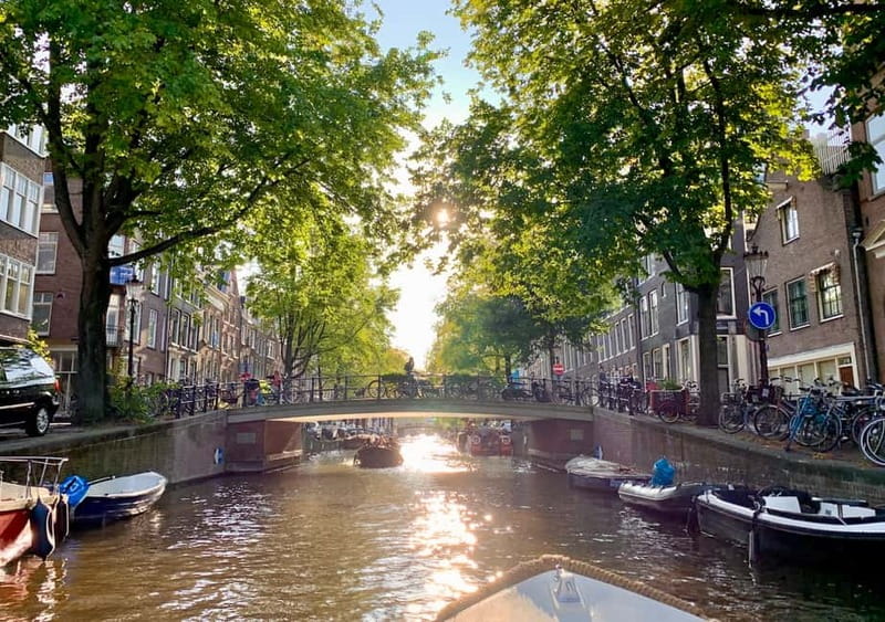 Amsterdam: German Canal Cruise with Unlimited Drinks Option - Why this short cruise works so well in Amsterdam